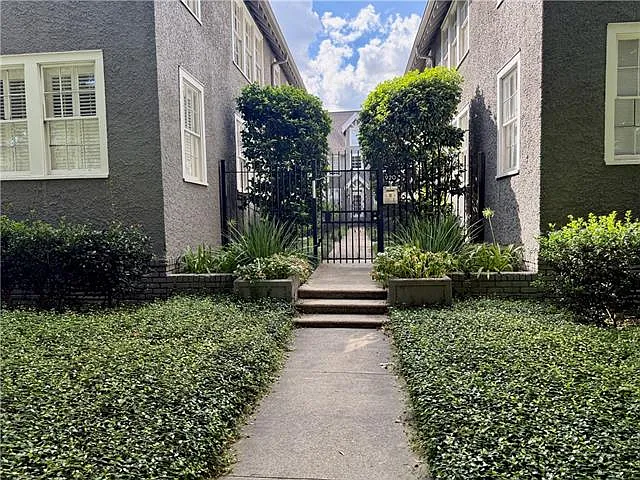 2 bed, 2.0 bath, 833 sqft, $2,200 — Photo 2