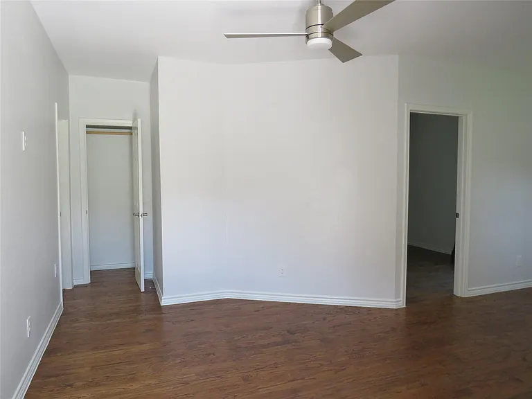 818 Thomas St — Photo 3