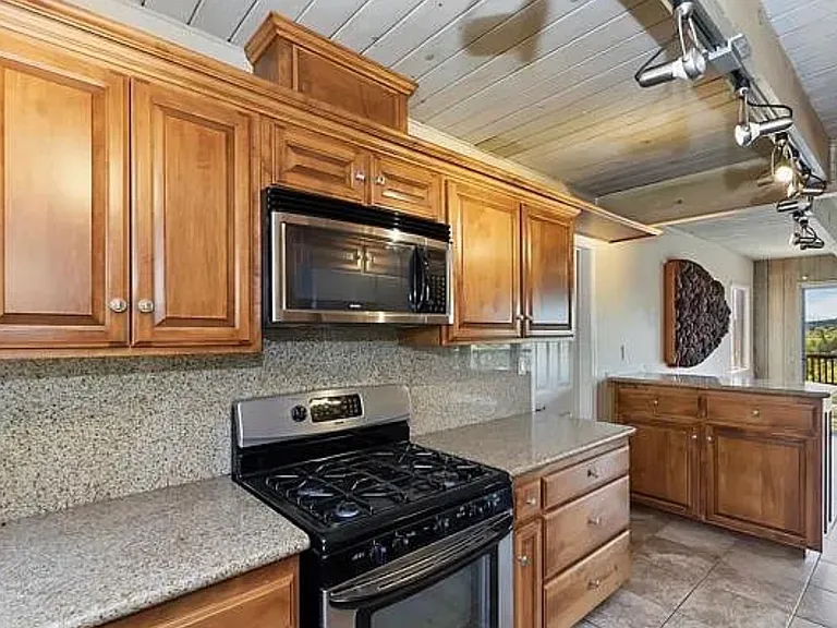 945 N Hospital Rd — Photo 19