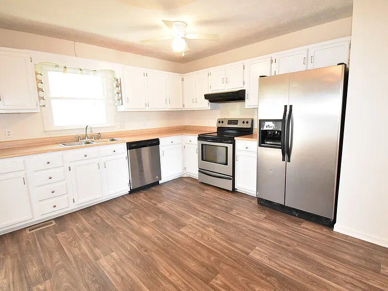 6901 Woodmark Dr — Photo 6