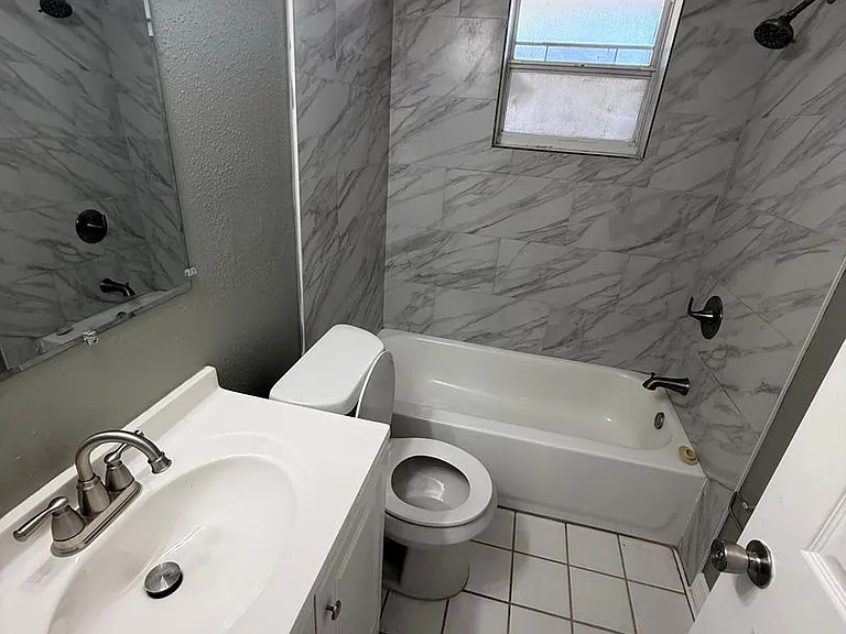 1718 S Washington Ave — Photo 3