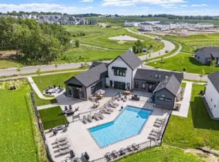 10412 Robinwood Rd, Chaska, MN 55318