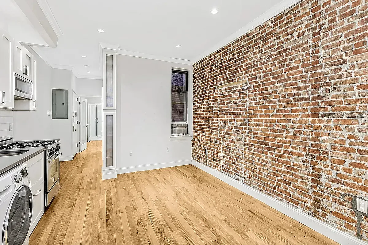 Building Photo - 529 E 83rd St #2E