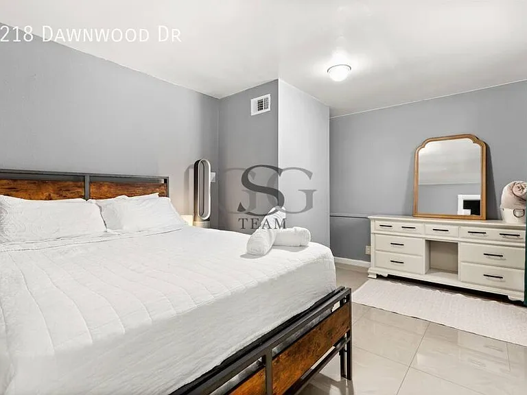 8218 Dawnwood Dr — Photo 18