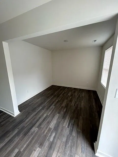 4 bed, 2014 sqft, $1,995 — Photo 3