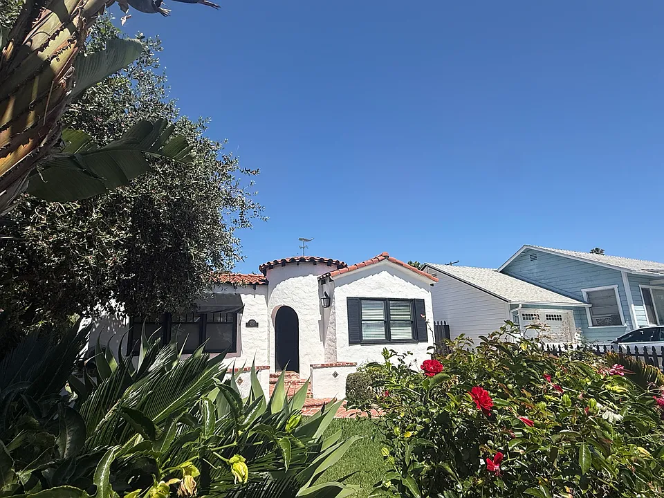 3737 Paloma Dr