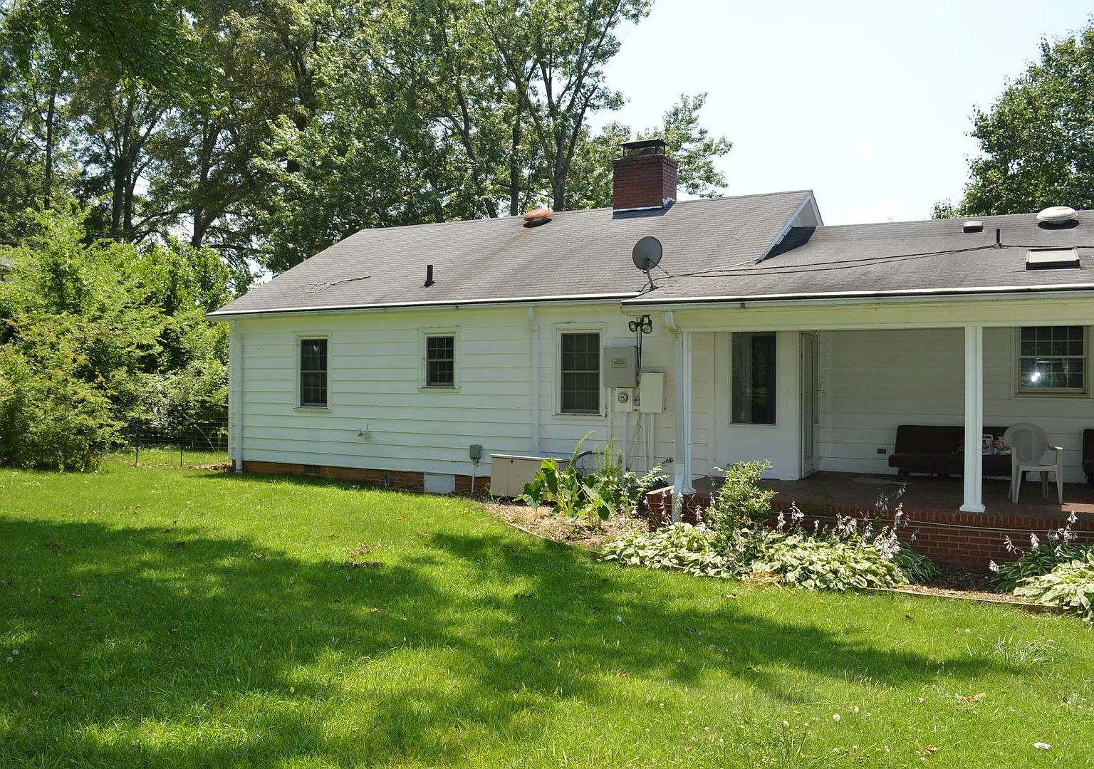 3 Bed/2 Bath Home Right Next to Walker Golf Course! — Photo 4