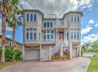 5220 W Shore Dr, New Port Richey, FL 34652