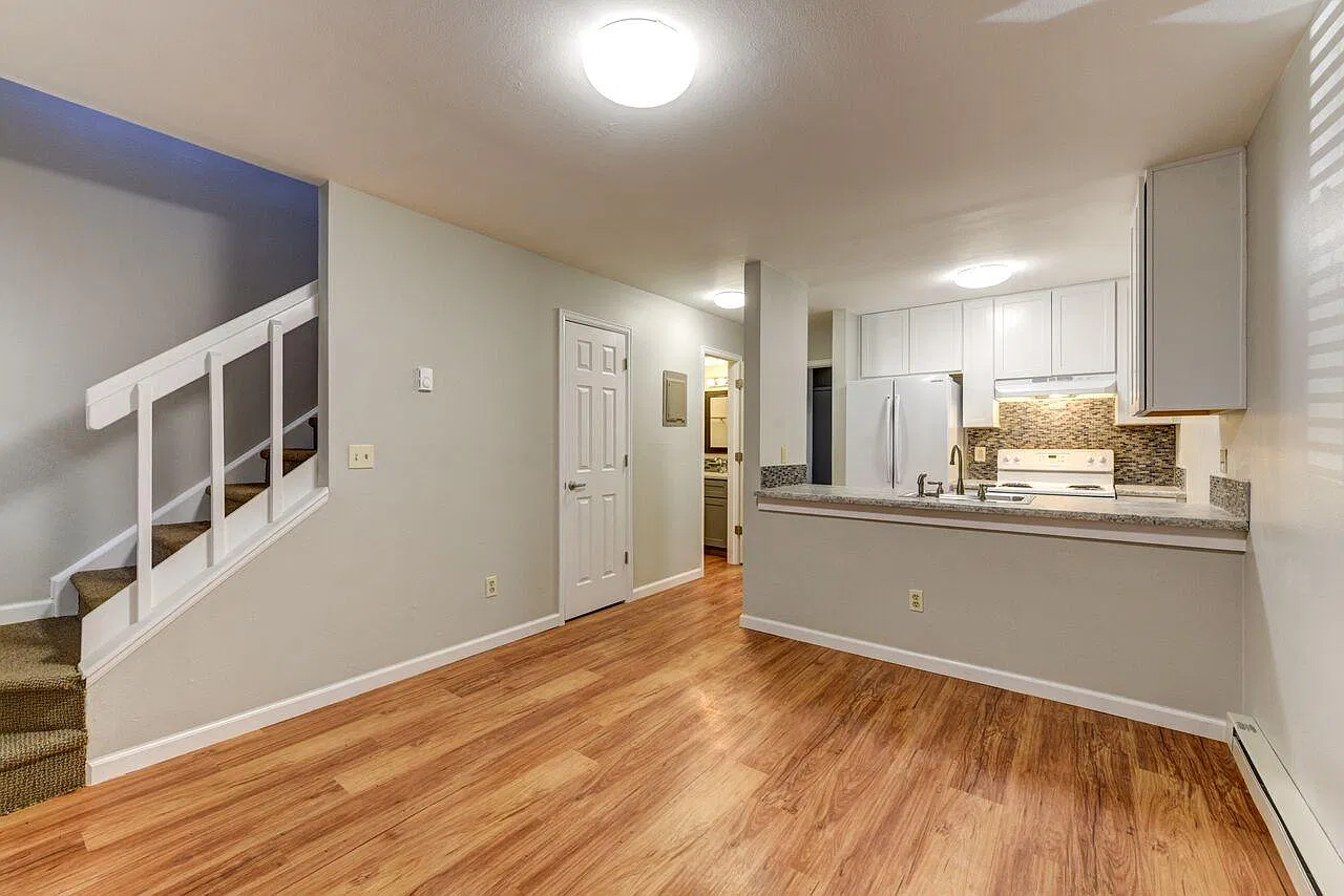 3 bed, 1.5 bath, 1000 sqft, $3,750 — Photo 3