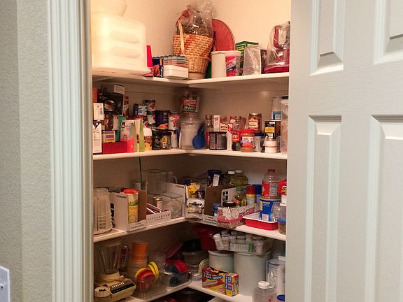 Walk in pantry