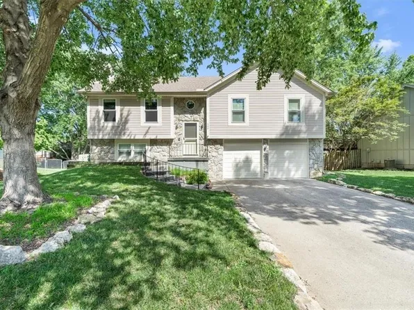 402 Airway Cir, Belton, MO 64012