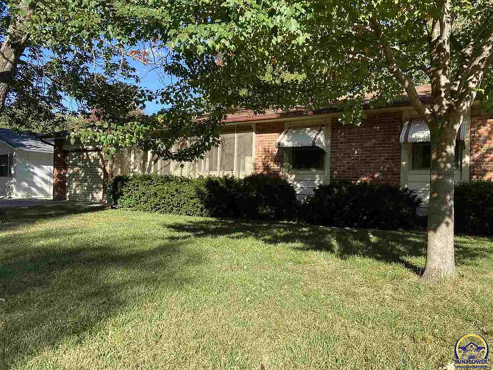 2nd image of 3328 SW Eveningside Dr