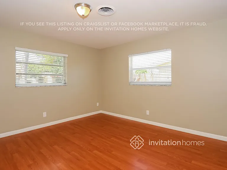 458 NE 38th St — Photo 10