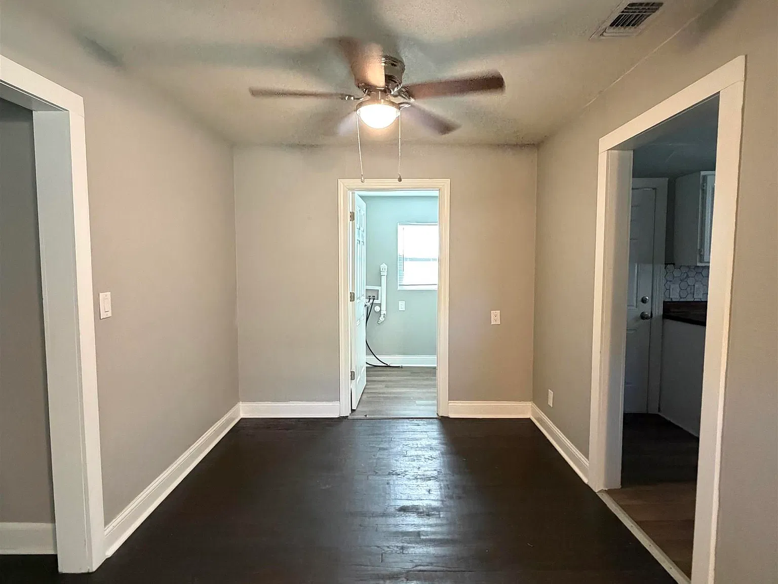2 bed, 1.0 bath, 890 sqft, $1,150 — Photo 4