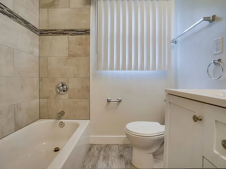 455 W 4th St — Photo 9