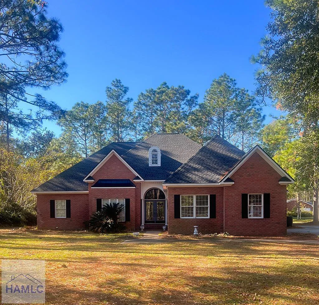 4 bed, 3.5 bath, 2768 sqft, $2,150 — Photo 1