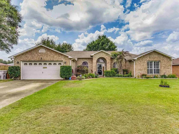 7072 Season Dr, Milton, FL 32570