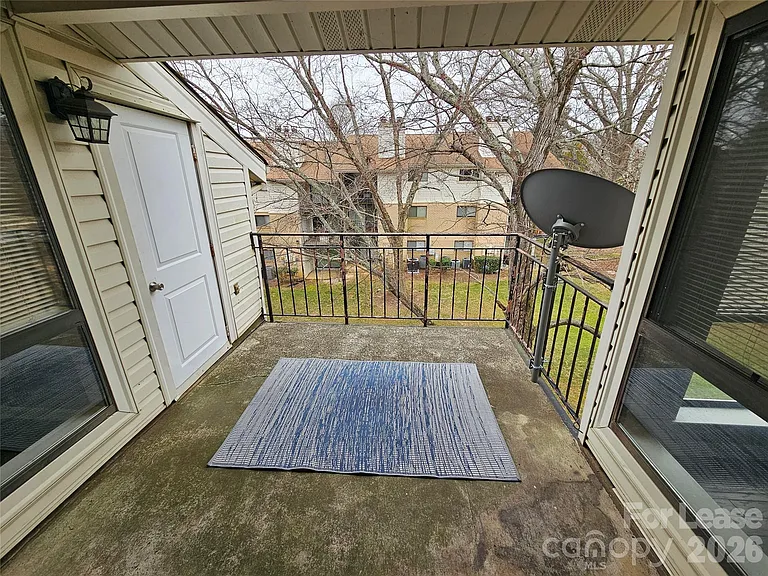 4811 Spring Lake Dr #E — Photo 26
