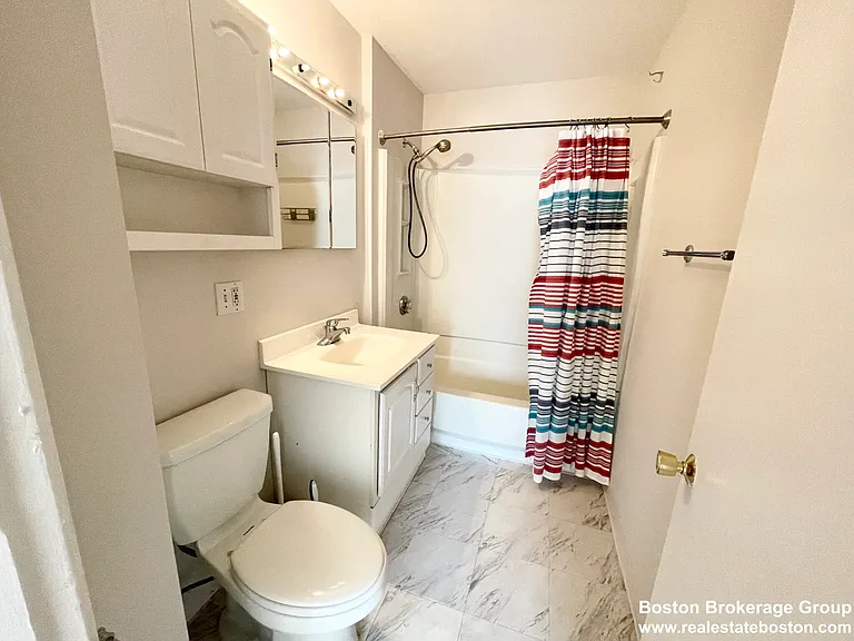 26 Harbor View St #2 — Photo 8