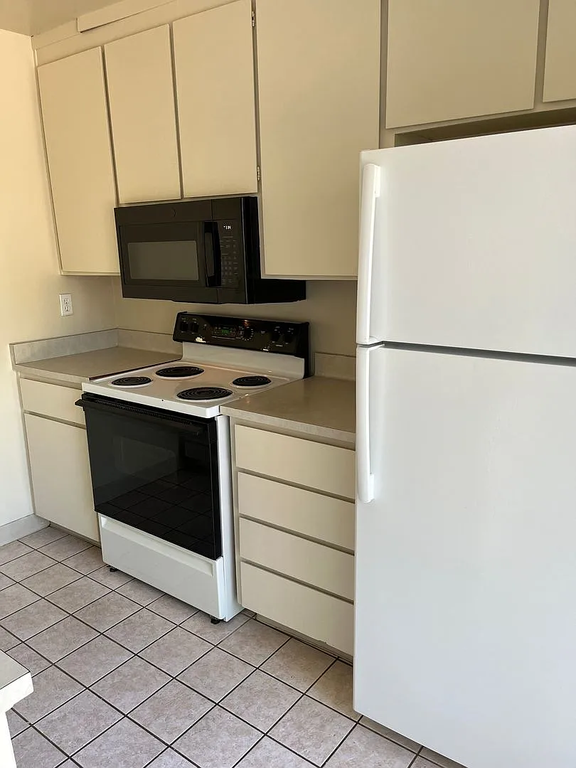 3-Bedroom, 2-Bath Home in North Davis near Park and Greenbelt-$500 Off 1st Month's Rent — Photo 4