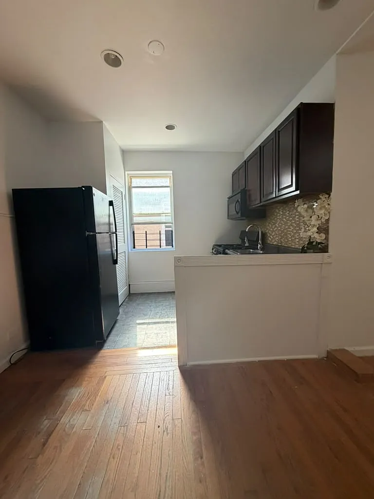 361 Danforth Ave — Photo 2