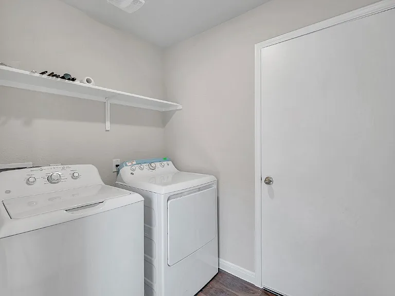 585 Apache Plum Dr — Photo 35