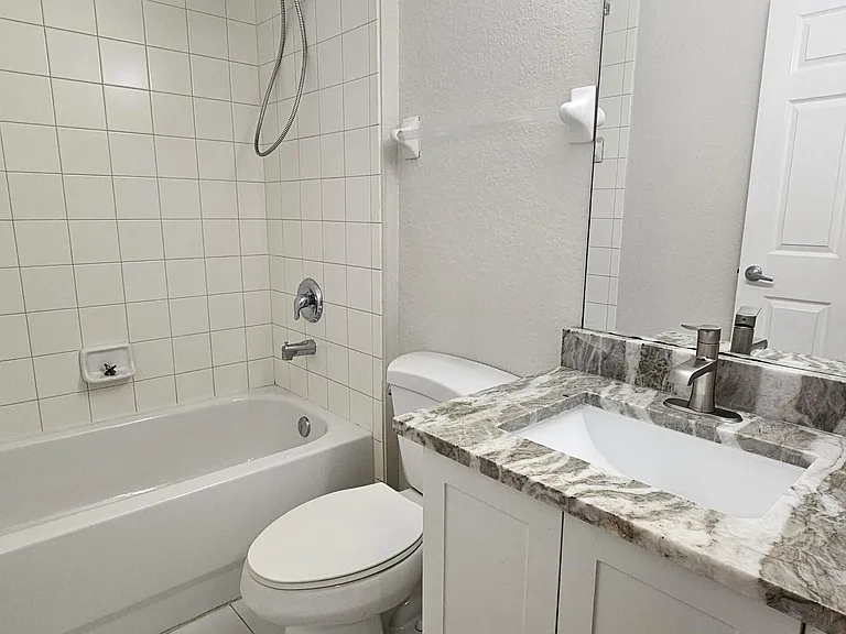 1851 NE 5th St #1507 — Photo 4