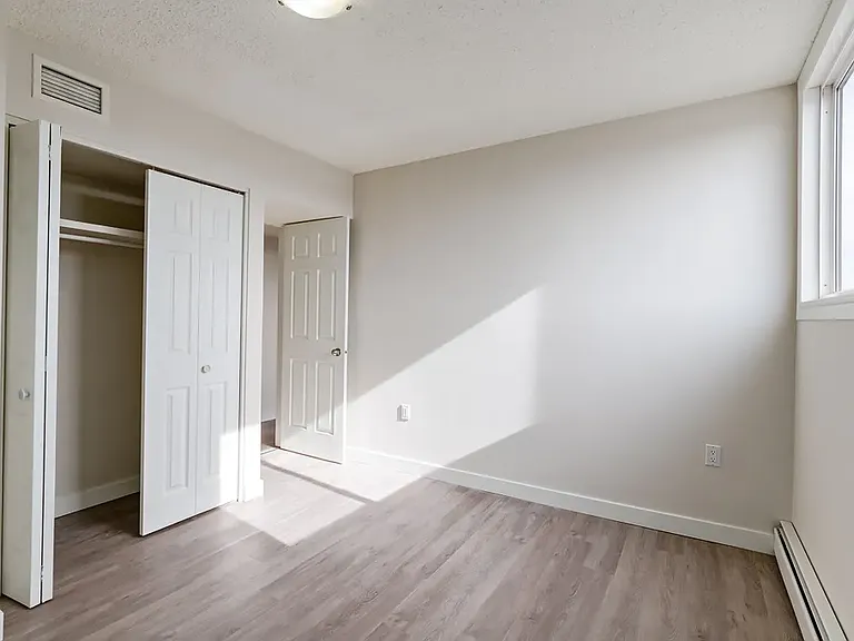 608 2nd St W #308 — Photo 34