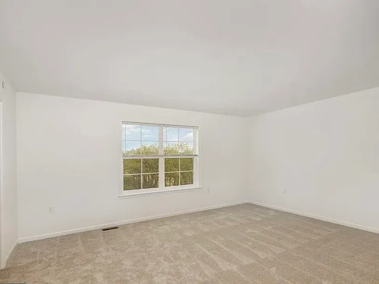 7884 Briarwood Dr — Photo 20