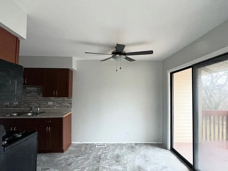 711 Driftwood Ct — Photo 2