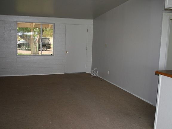 4th image of 929 W 5th Ave