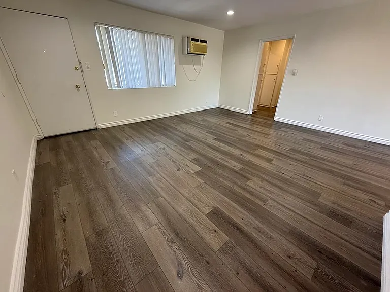 536 N Sweetzer Ave #17 — Photo 8