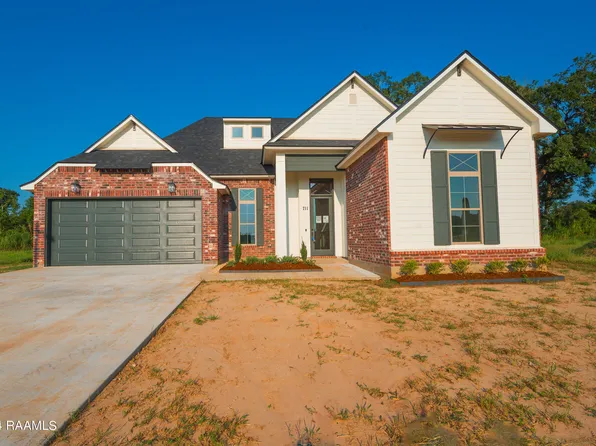 711 Whispering Meadows Dr, Broussard, LA 70518