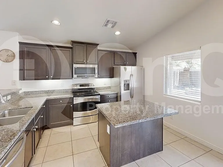 18631 W Superior Ave — Photo 2