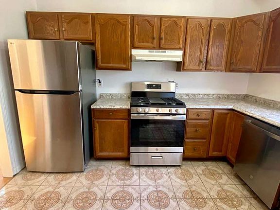 2nd image of 909 Carbon St APT 2