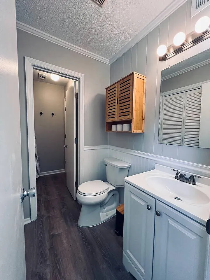 2 bed, 864 sqft, $2,300 — Photo 1