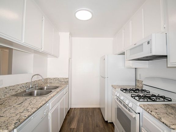 5th image of 17122 Chatsworth St #23