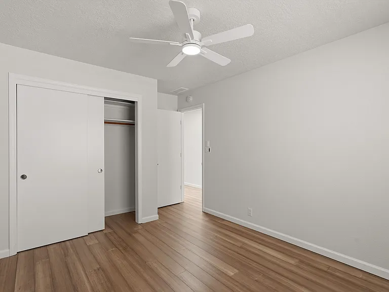 10021 Bridgepointe Ct NE — Photo 19