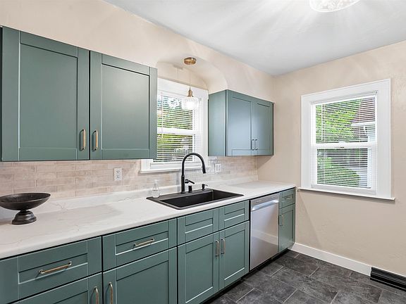 4th image of 519 W Summer St