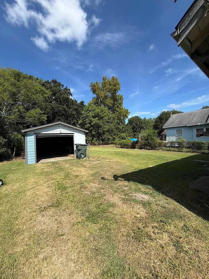 3 Bedroom, 1 Bathroom Home for Rent in Beaumont — Photo 2