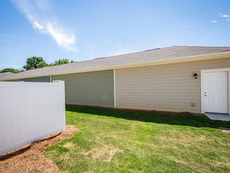 902 Sagecroft Ln — Photo 17