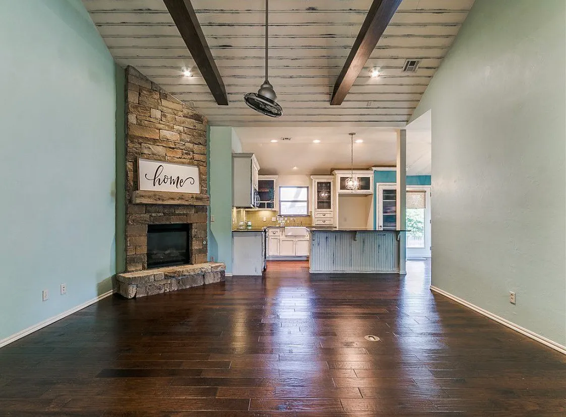 3 bed, 1428 sqft, $1,900 — Photo 4