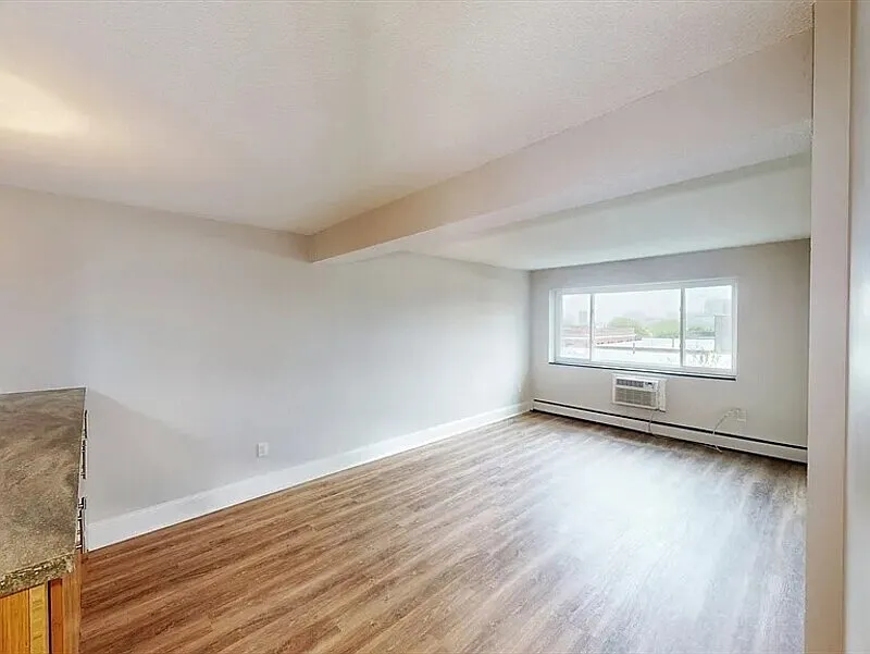 2 bed, 1.0 bath, 760 sqft, $2,010 — Photo 2