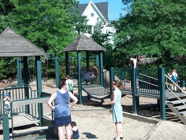 Children's park 1/2 block away