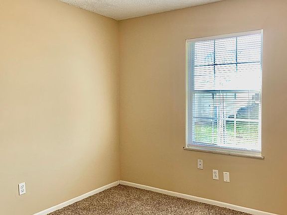 4th image of 3219 Cave Springs Ave