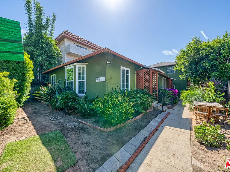 1112 Ocean Park Blvd #F — Photo 2