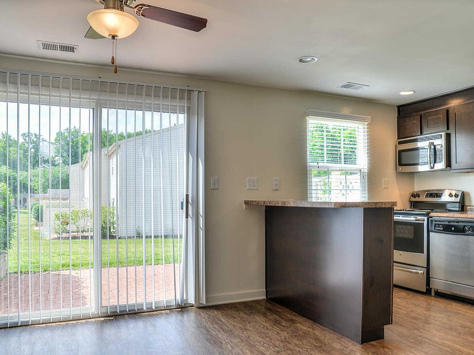 2015-05-28_Lake Village Apartments-010