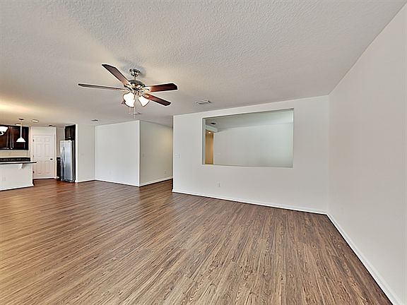 3rd image of 15904 Hutton Ln