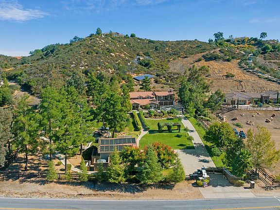 4th image of 38596 Avenida Bonita