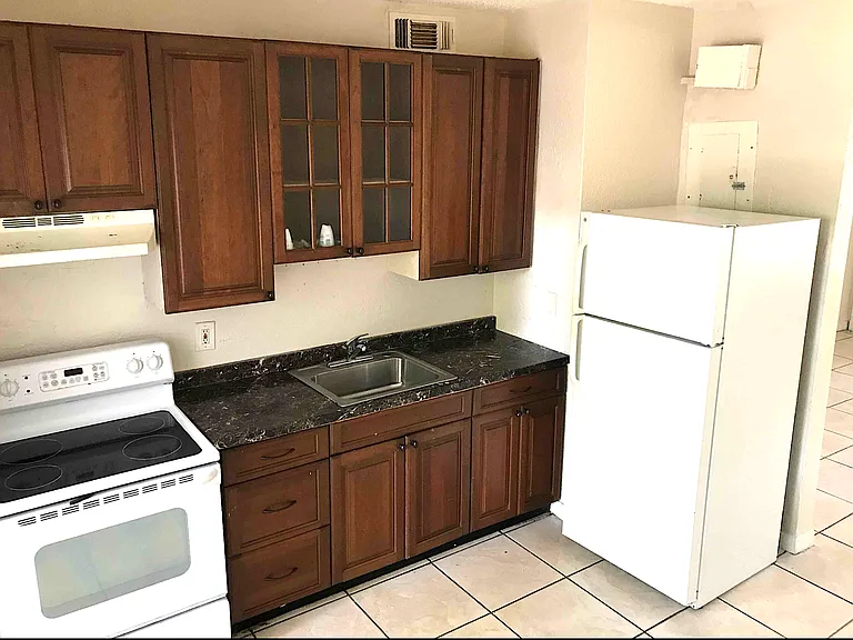 1664 NE 146th St #1664 — Photo 2